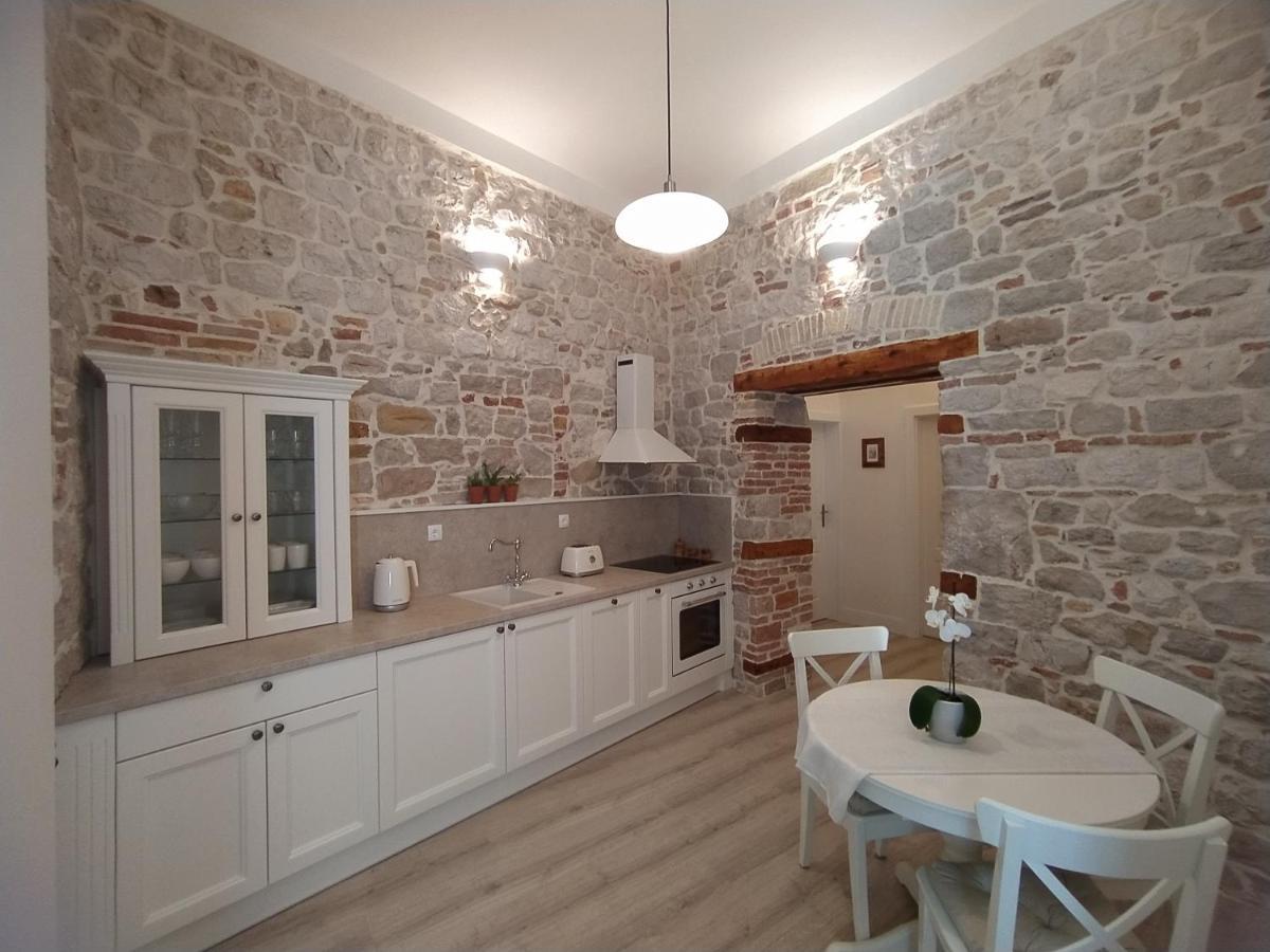 Antique - Center Apartment *